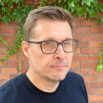 Jason Murray of Shipium talks about AI: its impacts, now and in the future; common misconceptions; investment; developing new skills; & changing your mindset.